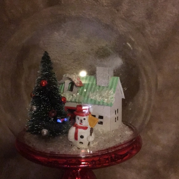 Avon Holiday Globe Scene - Picture 2 of 4